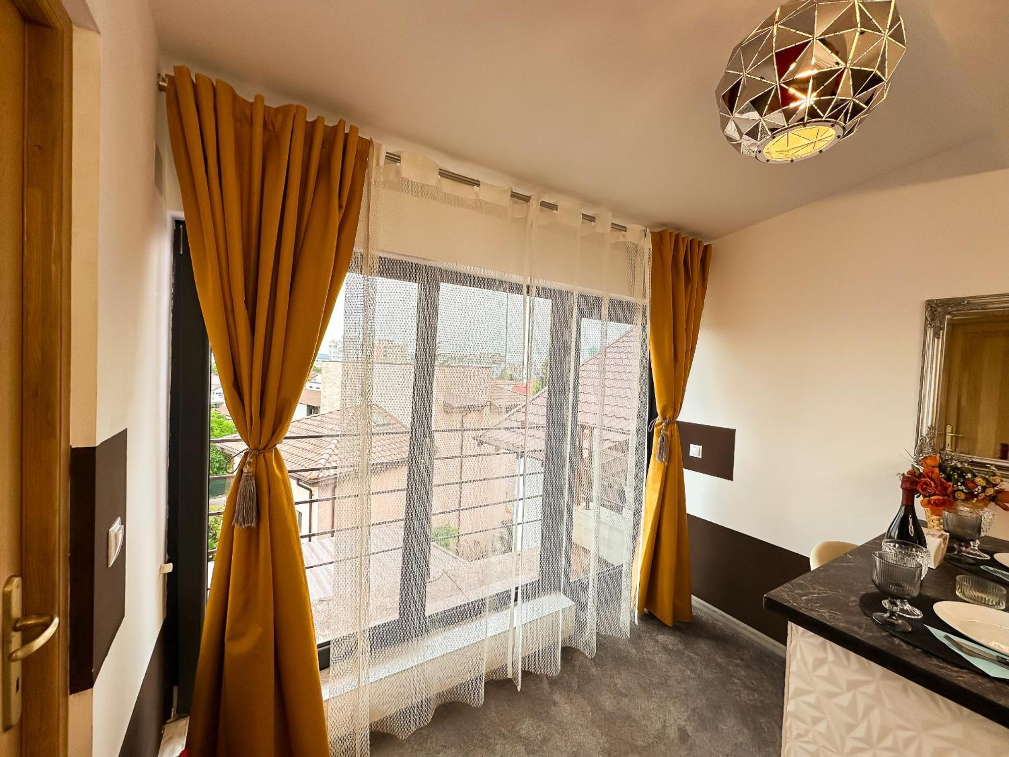 The Royal - Studio With Balcony & Panoramic View Крайова Екстериор снимка