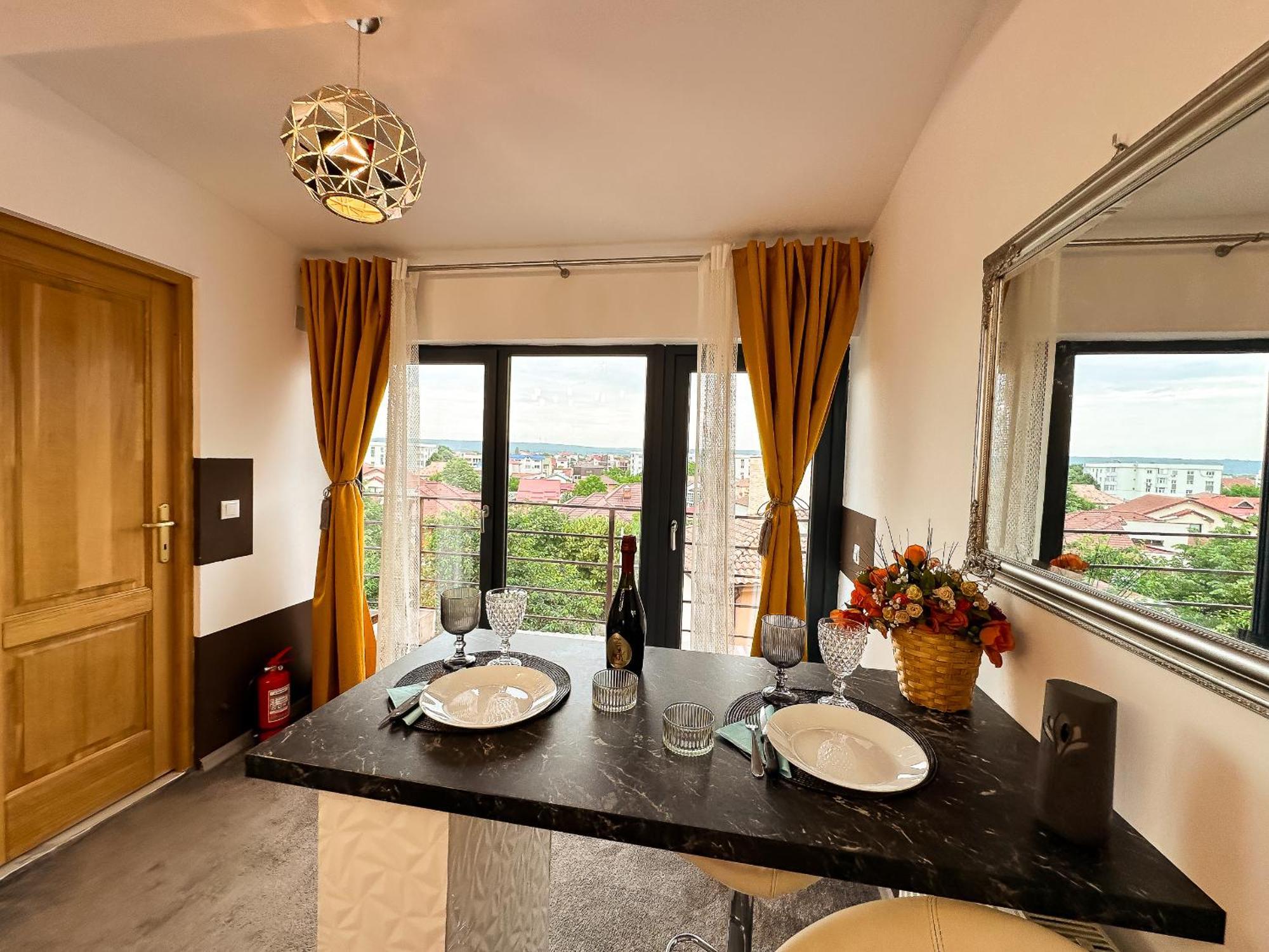 The Royal - Studio With Balcony & Panoramic View Крайова Екстериор снимка