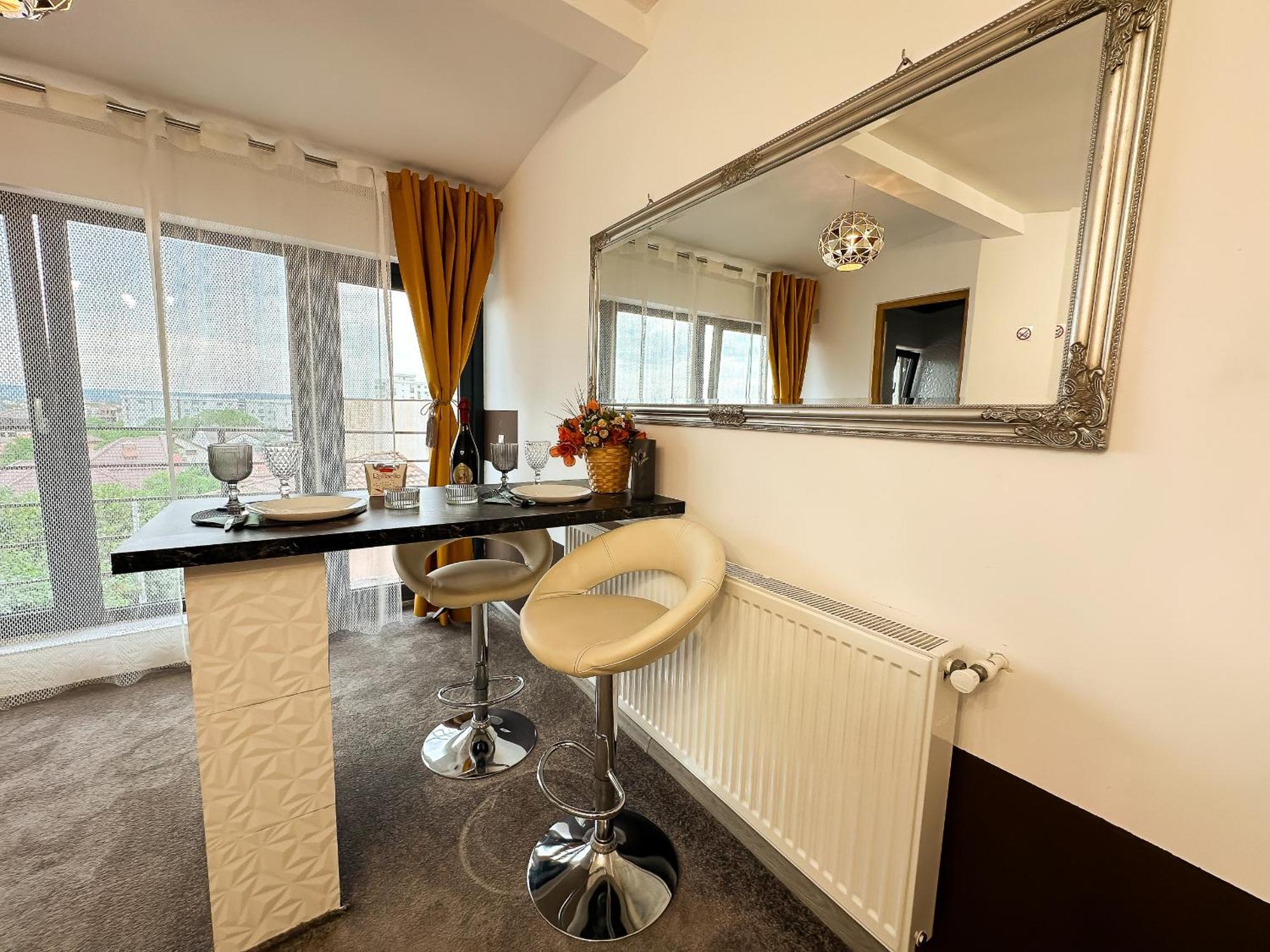The Royal - Studio With Balcony & Panoramic View Крайова Екстериор снимка