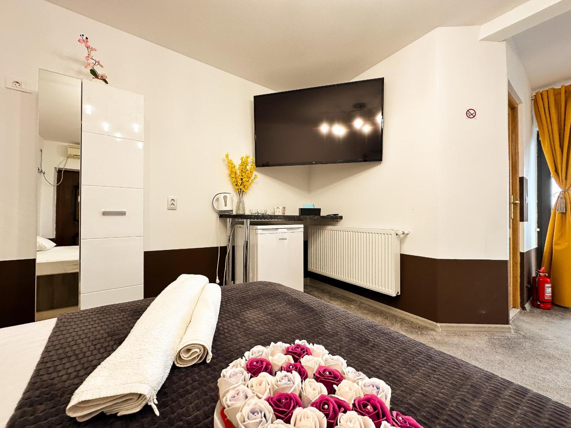 The Royal - Studio With Balcony & Panoramic View Крайова Екстериор снимка