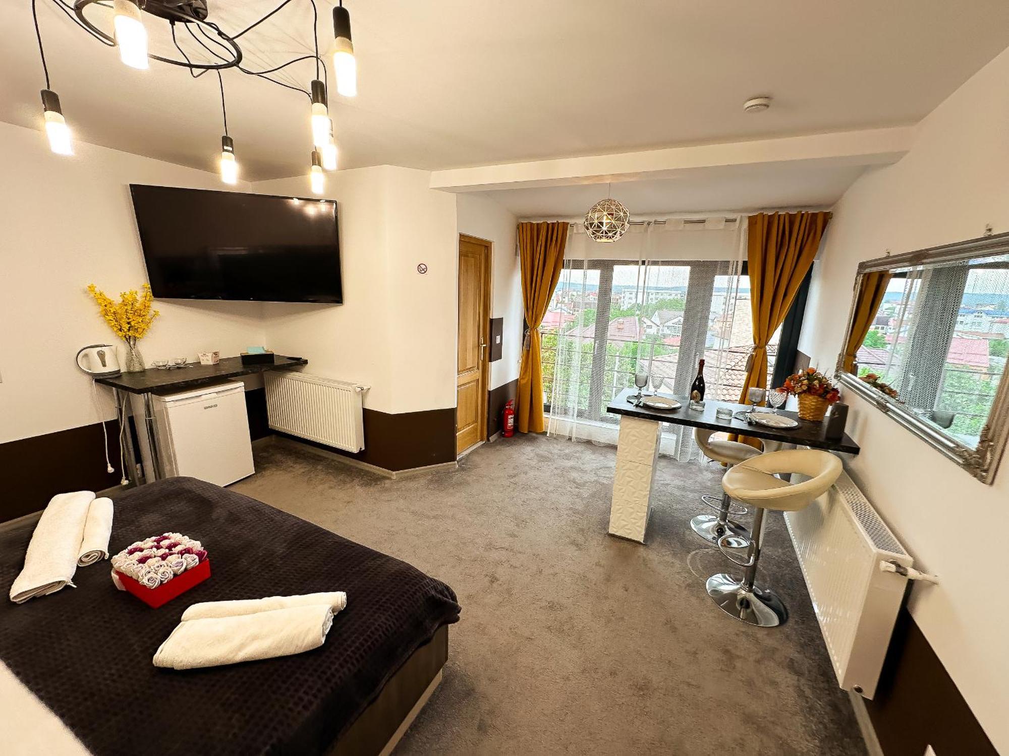 The Royal - Studio With Balcony & Panoramic View Крайова Екстериор снимка