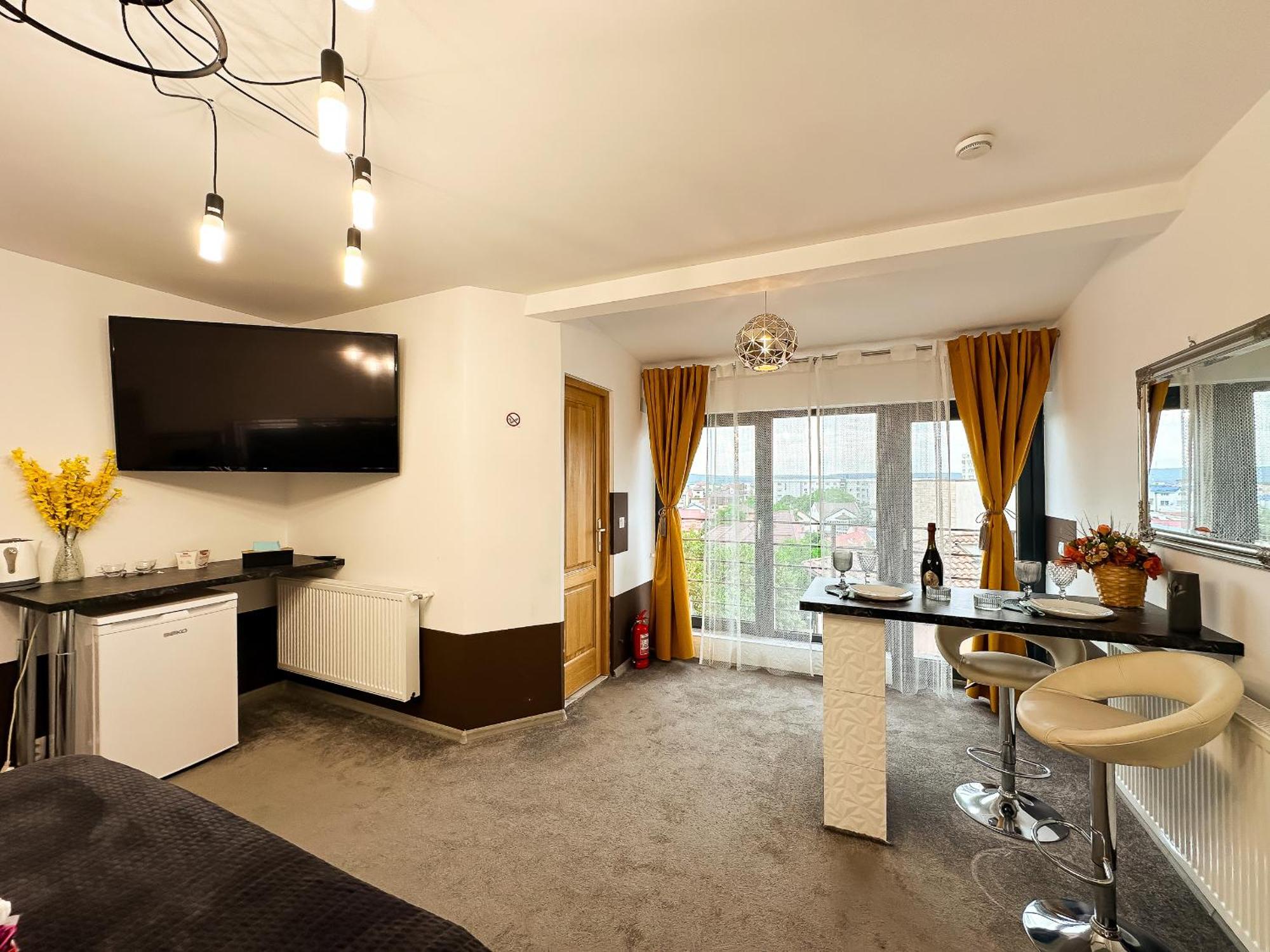The Royal - Studio With Balcony & Panoramic View Крайова Екстериор снимка