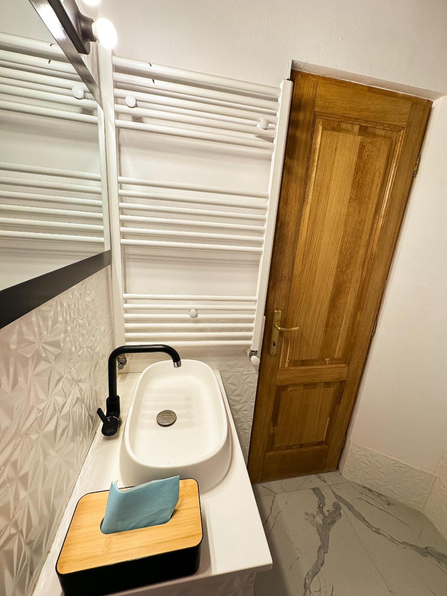 The Royal - Studio With Balcony & Panoramic View Крайова Екстериор снимка